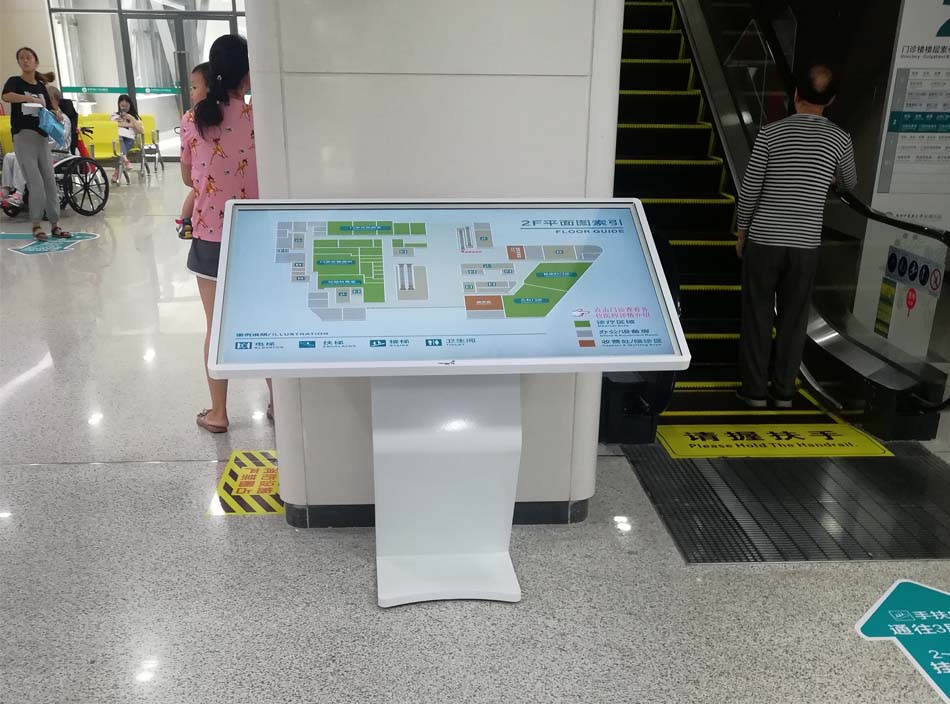 臥式觸（chù）控一體機應用醫院